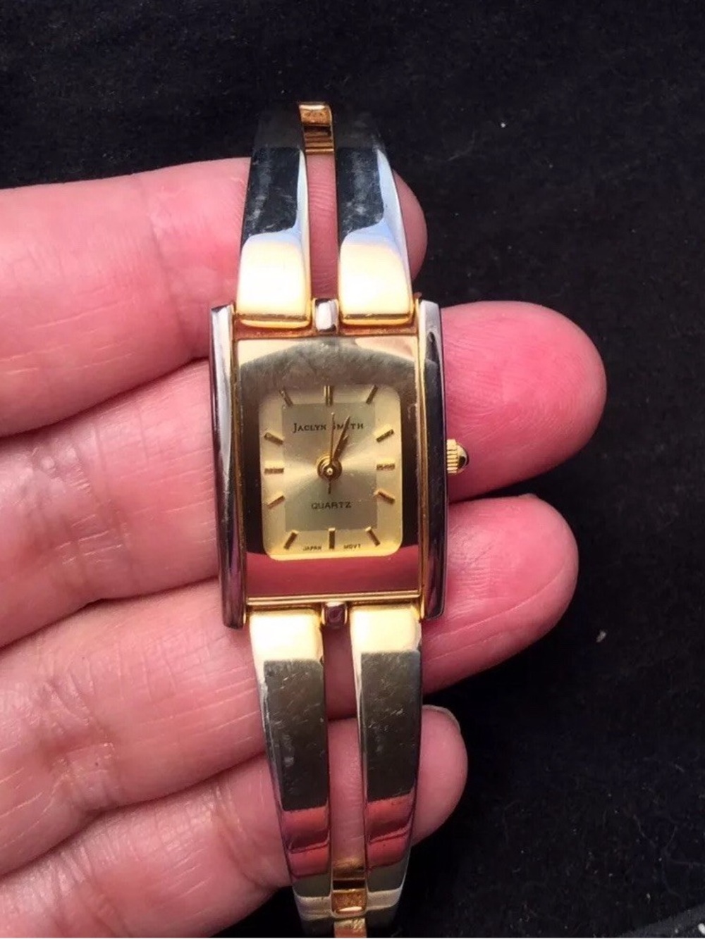 Jaclyn Smith Gold Tone Women's Bracelet Watch new battery